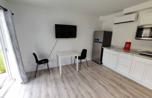 Halifax Casa | 1 bedroom apt with parking for short -midterm stay