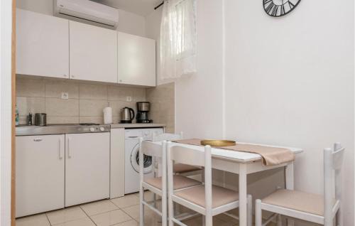 Gradac Apartamento | 1 Bedroom Awesome Apartment In Podaca