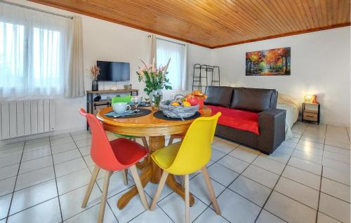 Saint-Martial-de-Nabirat Casa | 1 Bedroom Awesome Home In Saint-Martial-De-Nabir