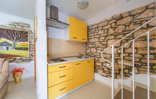 Bale Casa | 1 Bedroom Awesome Home In Bale