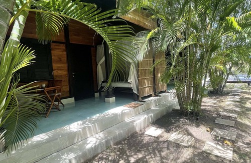 English Harbour Apartamento | 1 Bedroom Bali style studio suite on lush property in English Harbour!