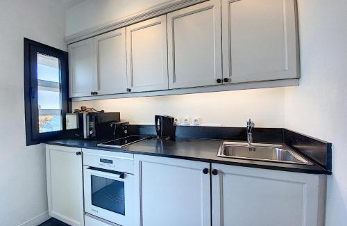 Pointe Croisette Apartamento | 1-bedroom beachfront apartment with sea view