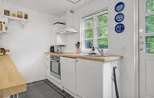 Lyngsbæk Strand Casa | 1 Bedroom Beautiful Home In Ebeltoft