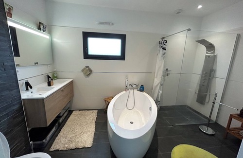 Becleguer Cama Y Desayuno | Comfortable room with private entrance