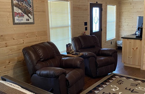 Hamilton Casa | 1 Bedroom Cabin w/Two Recliners Cabin 7