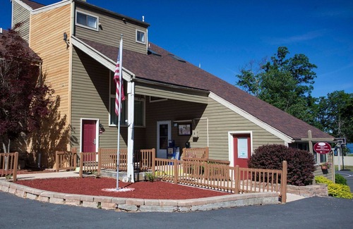 Hawley Condominio | 1-Bedroom Condo near Lake Wallenpaupack