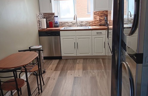 Garfield Ridge Condominio | 1-bedroom condo next to Chicago Midway International Airport