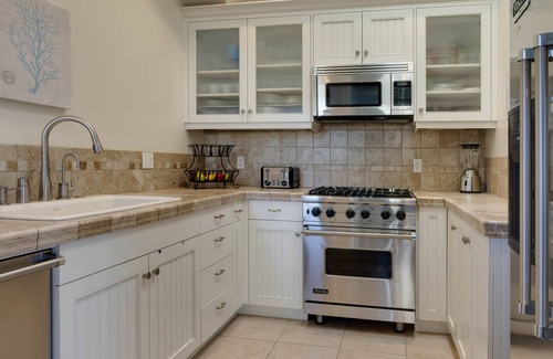 Avila Beach Condominio | 1 Bedroom Condo W / al aire libre con vista al mar Barbacoa Cocina - Pasos a la playa y ciudad