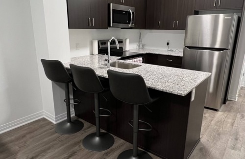 Oakville Condominio | 1 Bedroom Condo with Gym