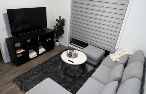 Oakville Condominio | 1 Bedroom Condo with Gym