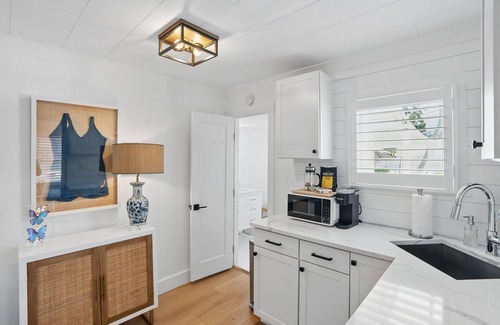 Old Naples Cabaña | 1-bedroom cottage just a short walk to Naples Beach and Fifth Avenue South