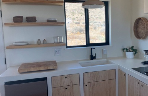 Yucca Valley Cabaña | 1-bedroom cottage by Joshua Tree National Park entrance. AC, WiFi close to town