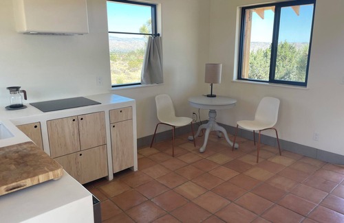 Yucca Valley Cabaña | 1-bedroom cottage by Joshua Tree National Park entrance. AC, WiFi close to town