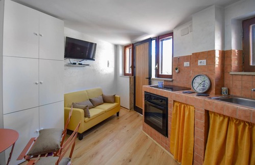 Castel di Tora Apartamento | Acogedor apartamento de 1 dormitorio en Castel di Tora