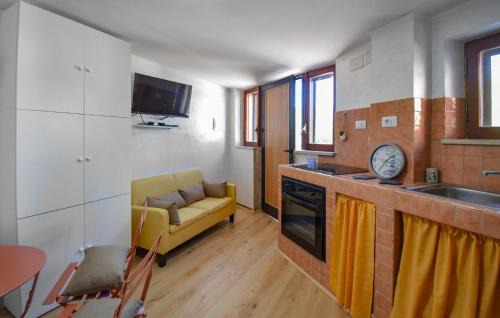 Castel di Tora Apartamento | 1 Bedroom Cozy Apartment In Castel Di Tora