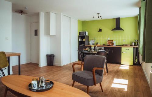 Saint-Renan Apartamento | 1 Bedroom Cozy Apartment In Saint-Renan
