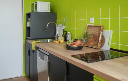 Saint-Renan Apartamento | 1 Bedroom Cozy Apartment In Saint-Renan