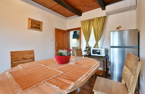 Sveti Ivan Zelina Casa | Acogedora casa de 1 dormitorio en.
