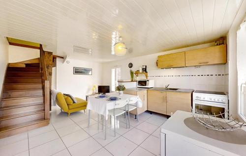 Josselin Casa | 1 Bedroom Cozy Home In Josselin