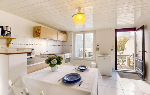 Josselin Casa | 1 Bedroom Cozy Home In Josselin