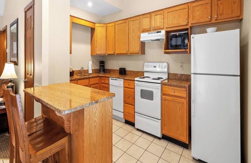 East Stroudsburg Condominio | 1 Bedroom Deluxe Villa, Sleeps 6, Kitchen, at Shawnee Village Resort!!