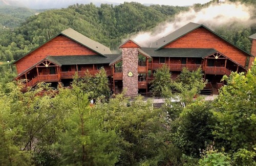 Gatlinburg Complejo | 1 bedroom Deluxe Lock-off. Sleeps 4. Smoky Mountains Gatlinburg
