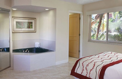 Pompano Beach Complejo | 1 Bedroom Deluxe Condo in Pompano Beach, Wyndham Sea Gardens Resort!!