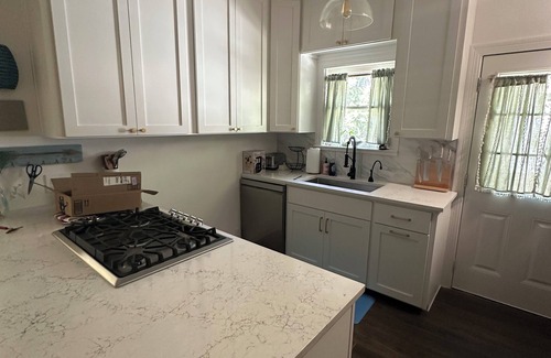 South River City Casa | 1-bedroom Duplex in Quiet Austin Neighborhood near Town Lake and South Congress.