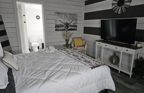 Eminence Otro | 1-bedroom farm stay just 6 minutes to Ozark National Scenic Riverways