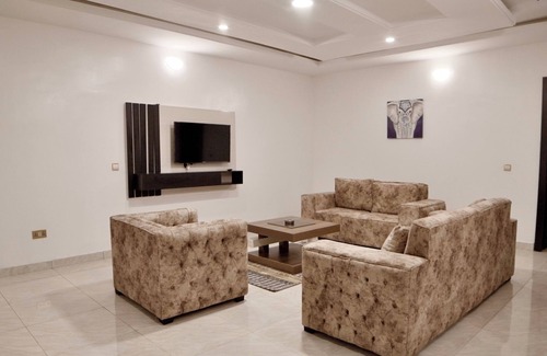 Ofin Casa | 1-bedroom Flat - Sleeps 3 - Pool - Spa - Parking