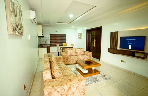Ofin Casa | 1-bedroom Flat - Sleeps 3 - Pool - Spa - Parking