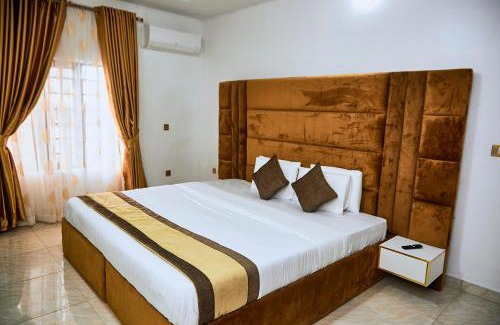 Ofin Casa | 1-Bedroom Flat - Sleeps 3 - Pool - Spa - Parking