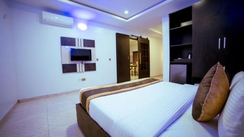 Ofin Casa | 1-Bedroom Flat - Sleeps 3 - Pool - Spa - Parking