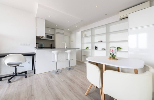 Nueva España Apartamento | Piso de 1 dormitorio con piscina y balcón en Madrid