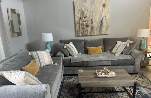 Jefferson Condominio | 1 bedroom, for 2, with shared living room, in West LA, pool, hottub