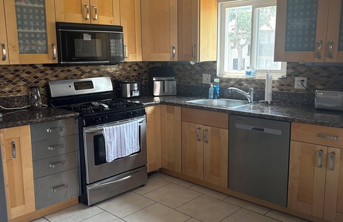 Jefferson Condominio | 1 bedroom, for 2, with shared living room, in West LA, pool, hottub