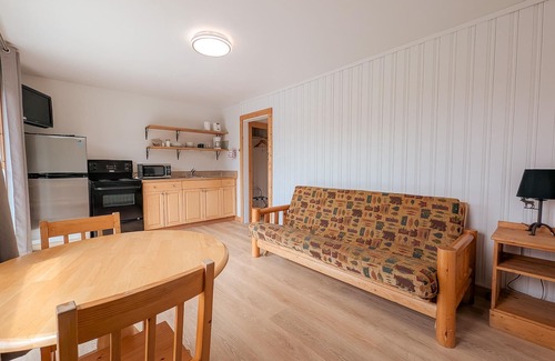 Ucluelet Hotel | One Bedroom Full Kitchen | Ocean View