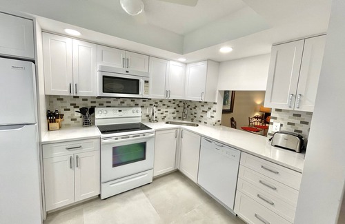Lauderdale-by-the-Sea Condominio | 1 Bedroom Garden Condo—Steps from the Beach