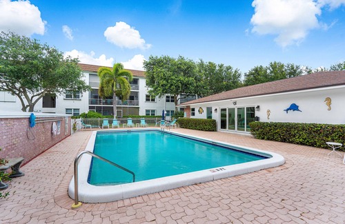 Lauderdale-by-the-Sea Condominio | 1 Bedroom Garden Condo—Steps from the Beach