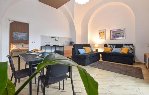 Picanello-Ognina-Barriera-Canalicchio Casa | 1 Bedroom Gorgeous Home In Catania