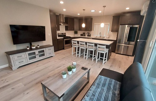 Huntington Beach Villa | 1-bedroom guest house in Surf City