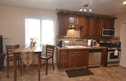 Pusch Ridge Estates Casa | 1 bedroom guest home in Oro Valley! Mountain views, hot tub. Private entry!