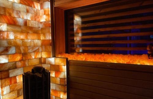 Swanley Casa | 1 Bedroom Guest House with Sauna and Steam Room
