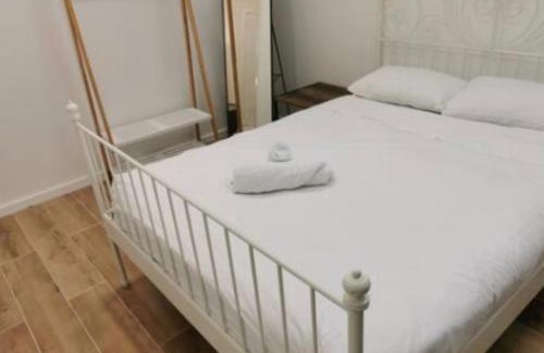 Hornsby Casa | 1 bedroom guesthouse close 2Train&Westfield