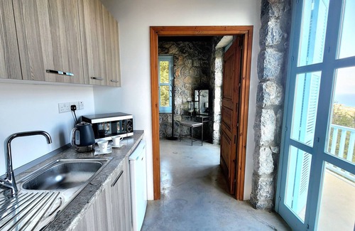 Karsiyaka Cabaña | 1 bedroom guesthouse with incredible views!