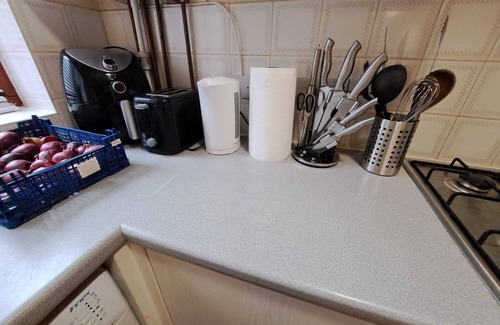 Walton Casa | 1 Bedroom House Close to M1, Tesco, Pub