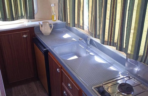 Bonny-sur-Loire Alquiler De Eote | 1 Bedroom Houseboat in 45420 - BONNY SUR LOIRE