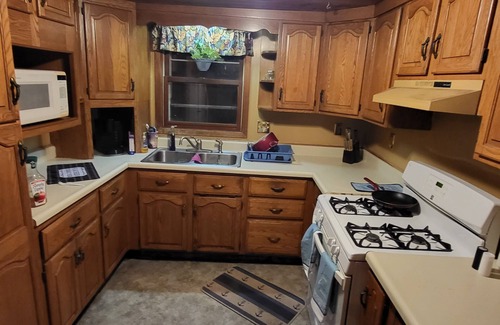 East Moline Casa | 1-bedroom house w/ Cabin Interior on the Mississippi River...Campbells Island