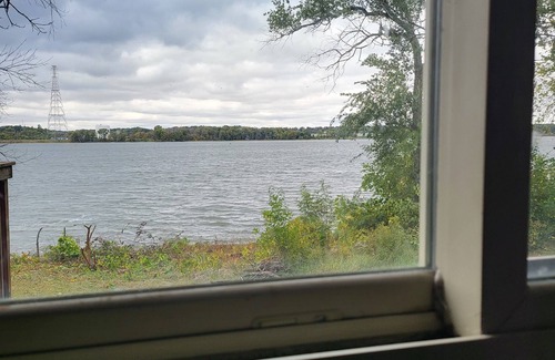 East Moline Casa | 1-bedroom house w/ Cabin Interior on the Mississippi River...Campbells Island