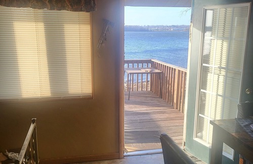 East Moline Casa | 1-bedroom house w/ Cabin Interior on the Mississippi River...Campbells Island